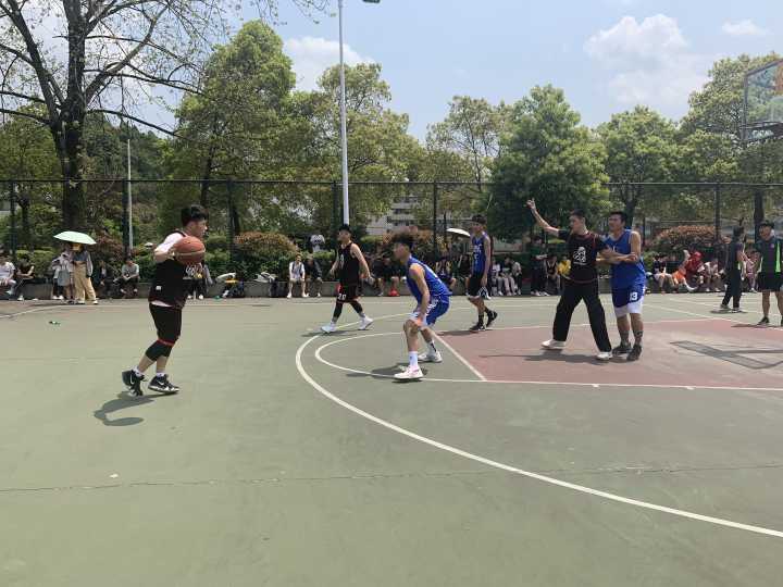 外国语学院参与第一届3v3篮球赛